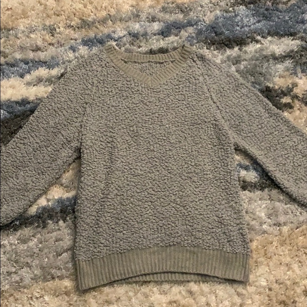 Popcorn Pullover VNeck (Size medium)